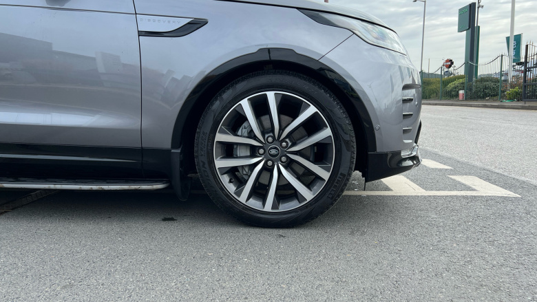 Land Rover Discovery 3.0 D300 R-Dynamic SE 5dr Auto Diesel Station Wagon